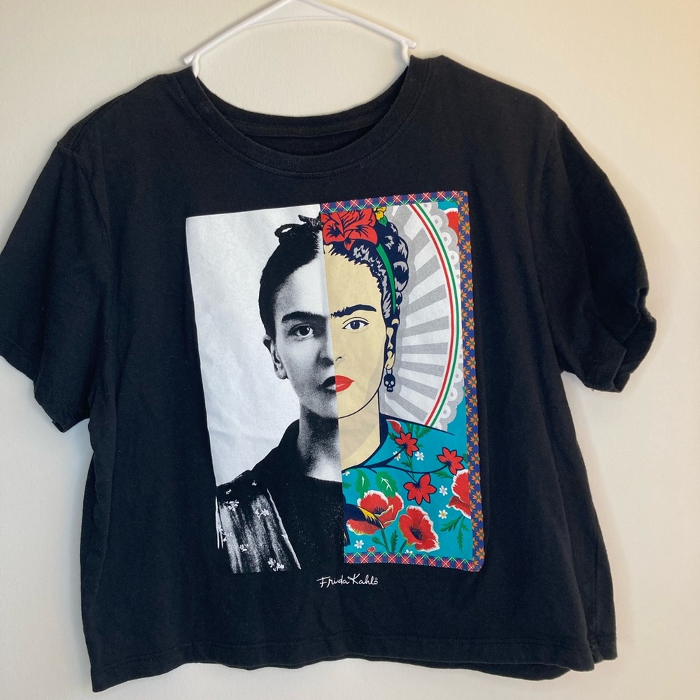 Frida Kahlo tee, size large